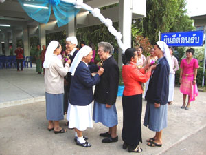 Sisters in Thailand welcoming Sr Dorothy, Superior General and her councillor, Sr Angela